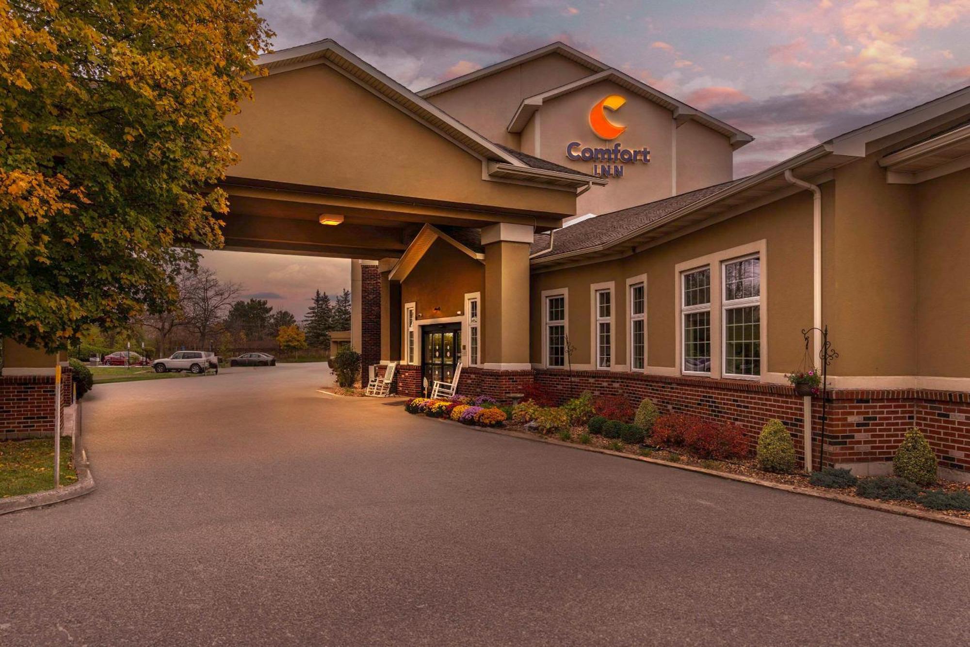 Comfort Inn University Амхерст Экстерьер фото
