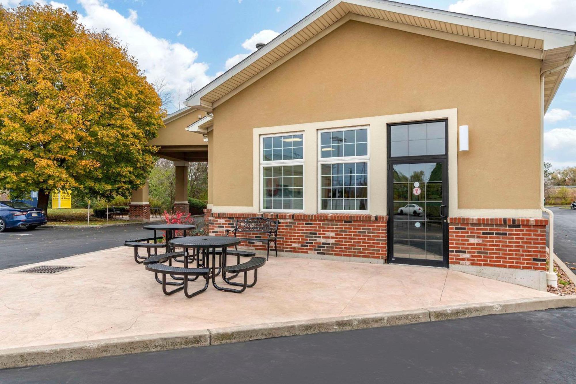 Comfort Inn University Амхерст Экстерьер фото