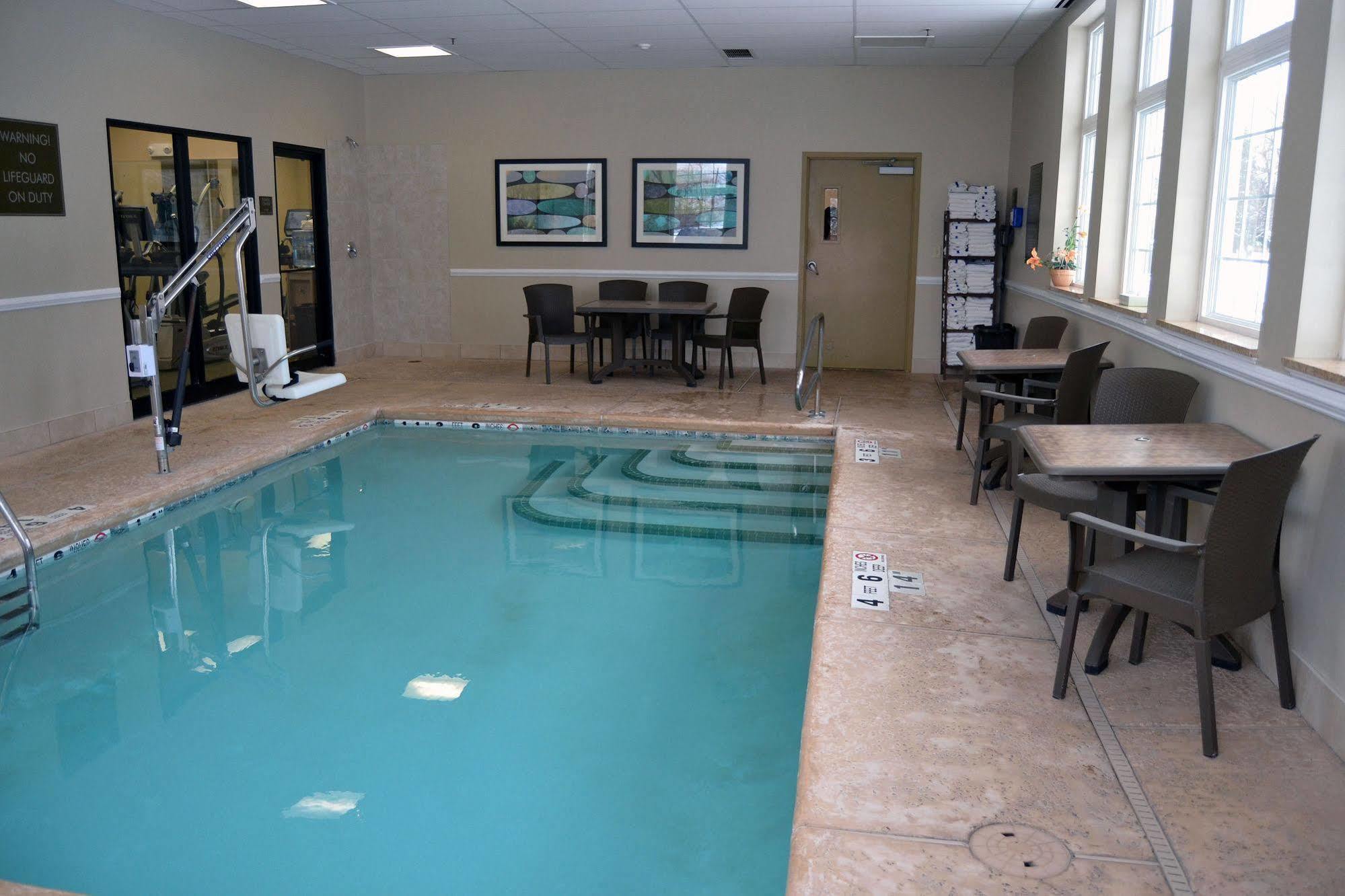 Comfort Inn University Амхерст Экстерьер фото